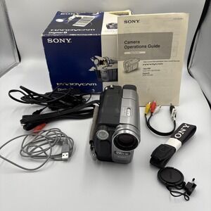 Sony Handycam DCR-TRV280 Digital-8 Camcorder 990x Zoom Nightshot Plus
